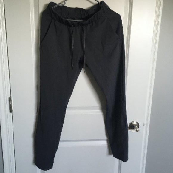 Lululemon On The Fly 7/8 Pant - Dark Shadow Size 4 - Picture 3 of 5